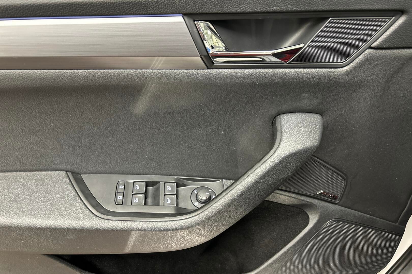 Skoda Superb iso kuva 21