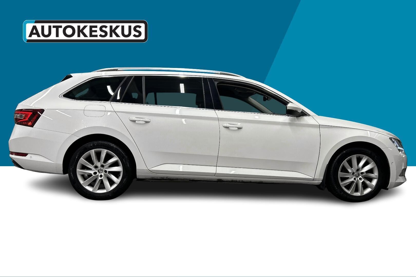 Skoda Superb iso kuva 4