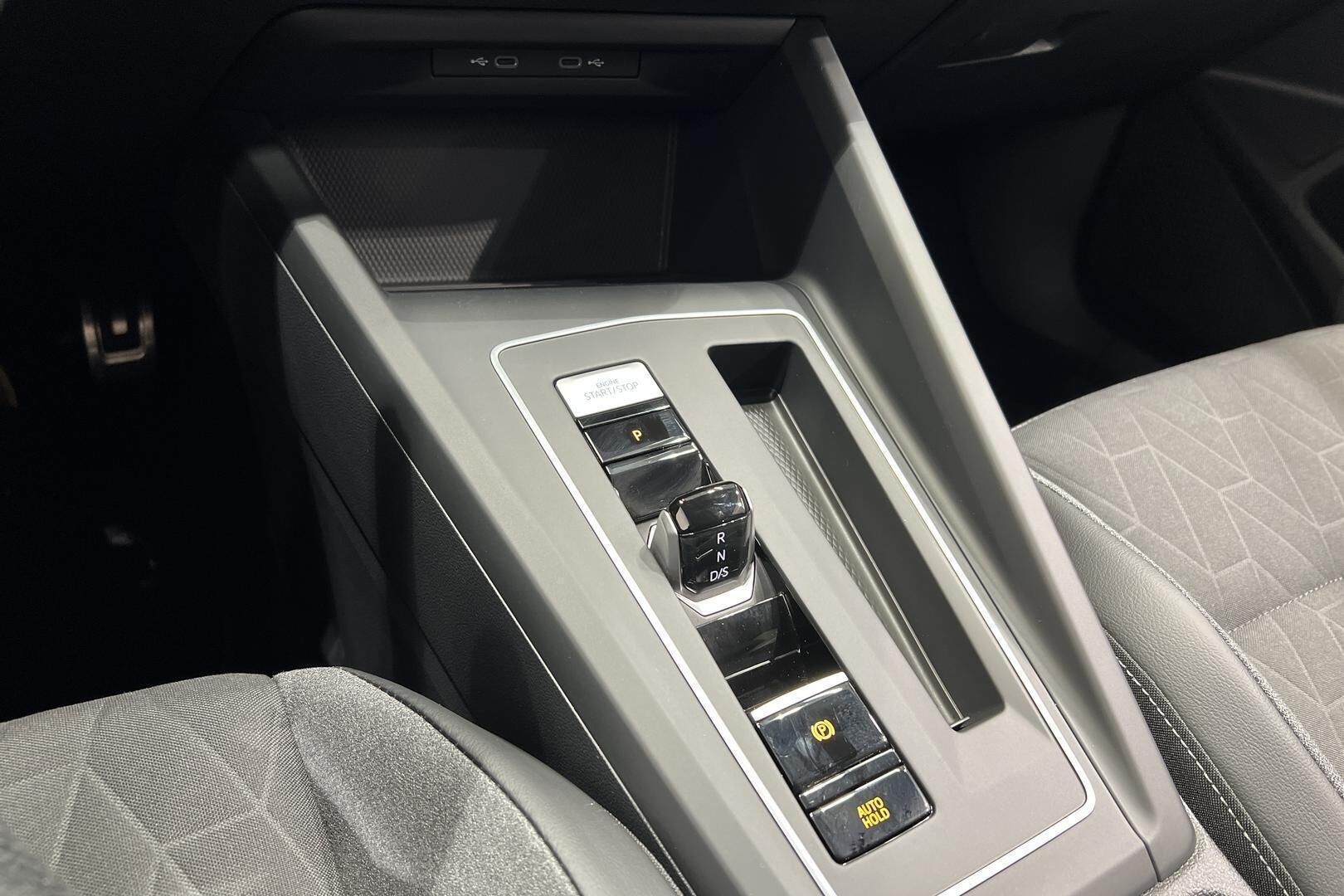 VOLKSWAGEN GOLF iso kuva 29