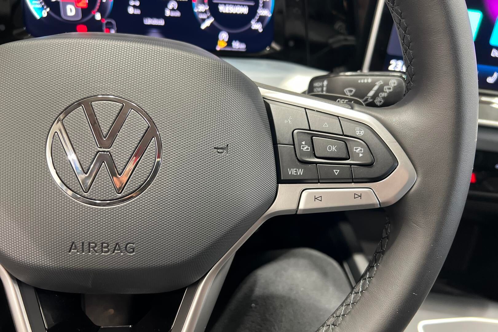 VOLKSWAGEN GOLF iso kuva 32