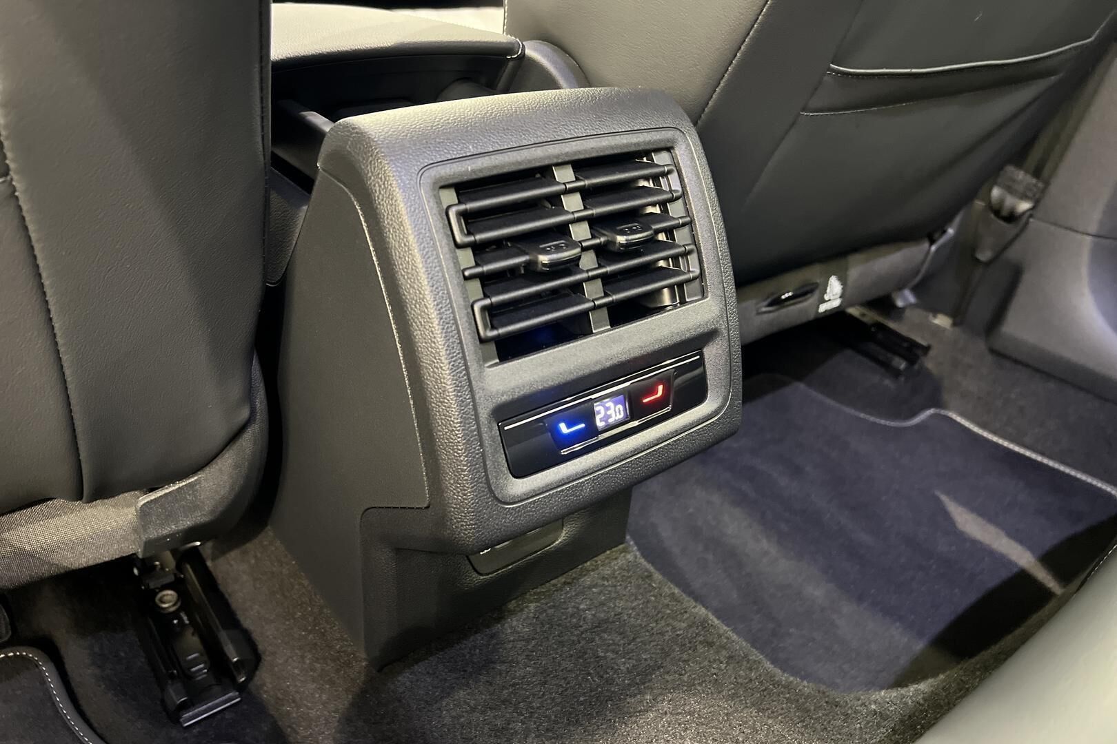 VOLKSWAGEN GOLF iso kuva 36
