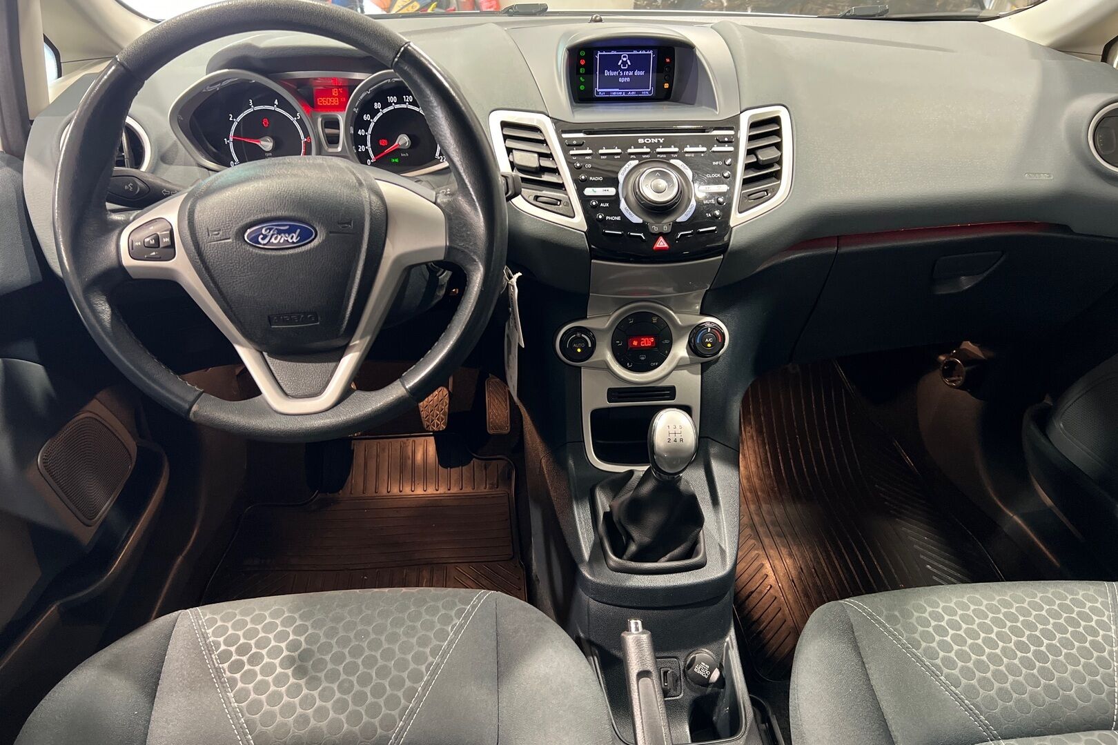 Ford Fiesta iso kuva 5