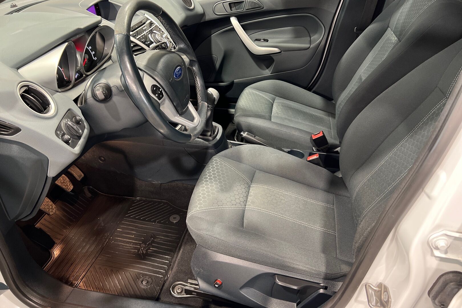 Ford Fiesta iso kuva 8