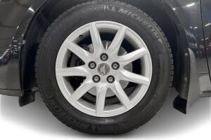 Toyota Avensis esikatselu 13