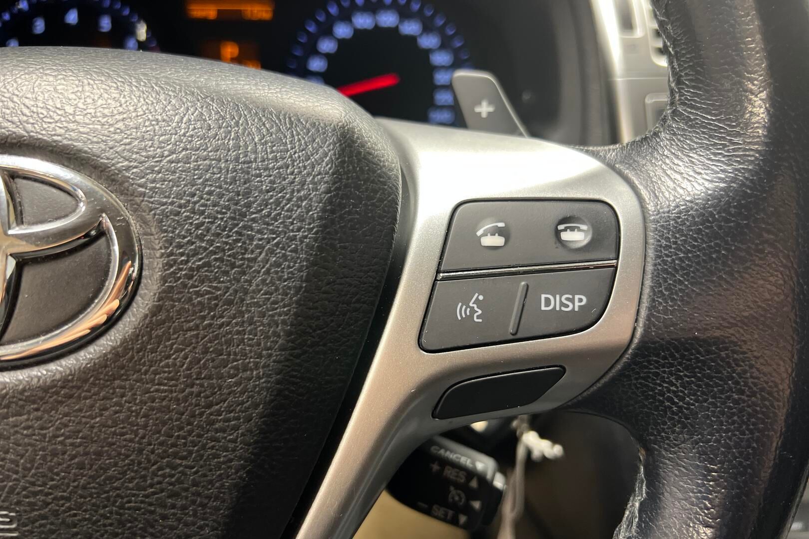 Toyota Avensis iso kuva 16