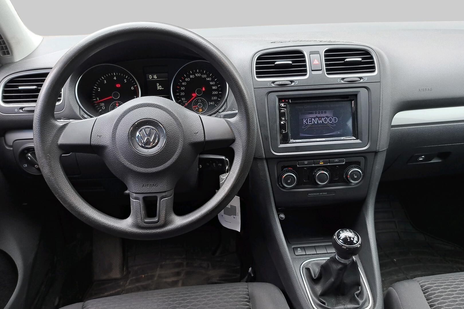 Volkswagen Golf iso kuva 1