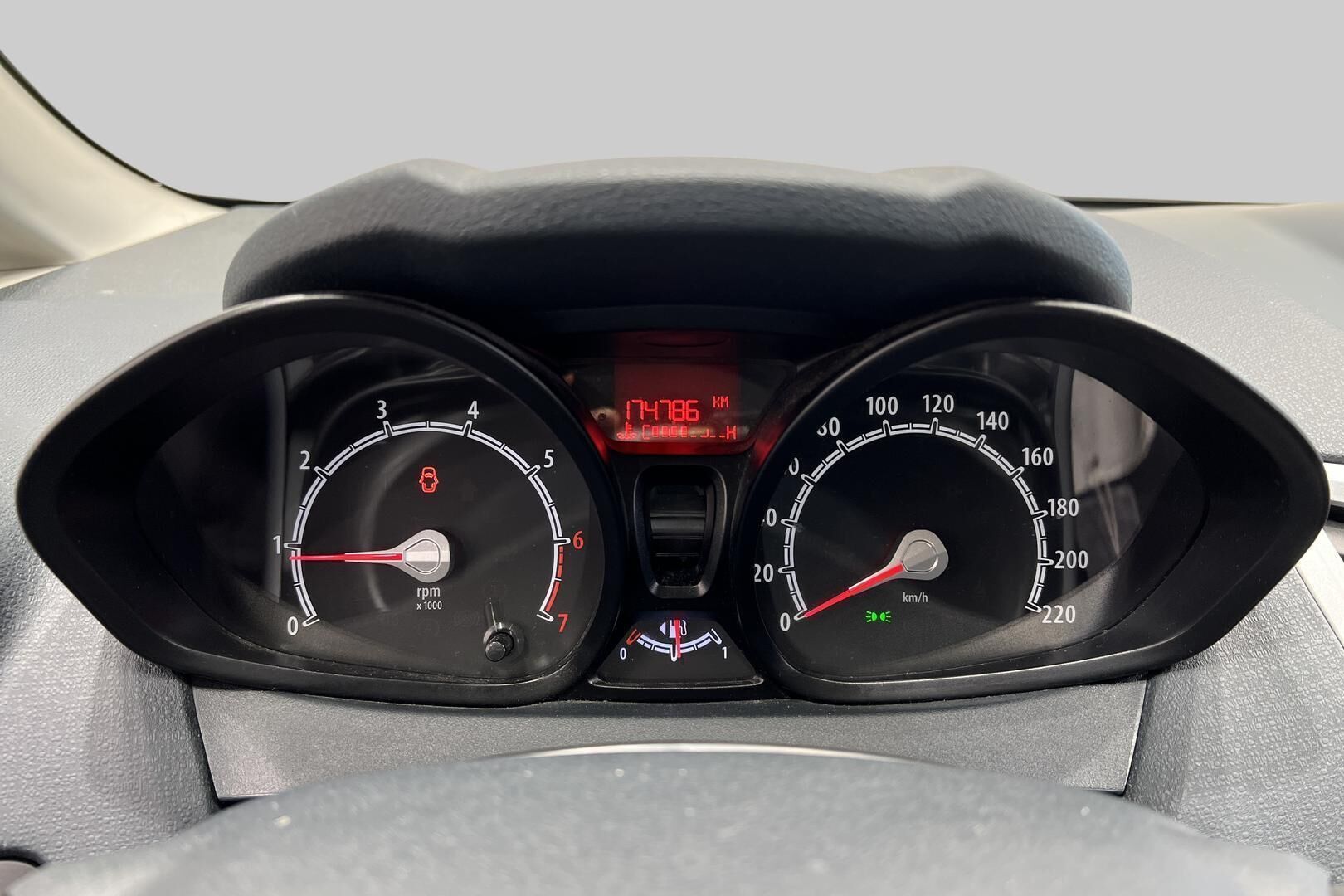 Ford Fiesta iso kuva 14