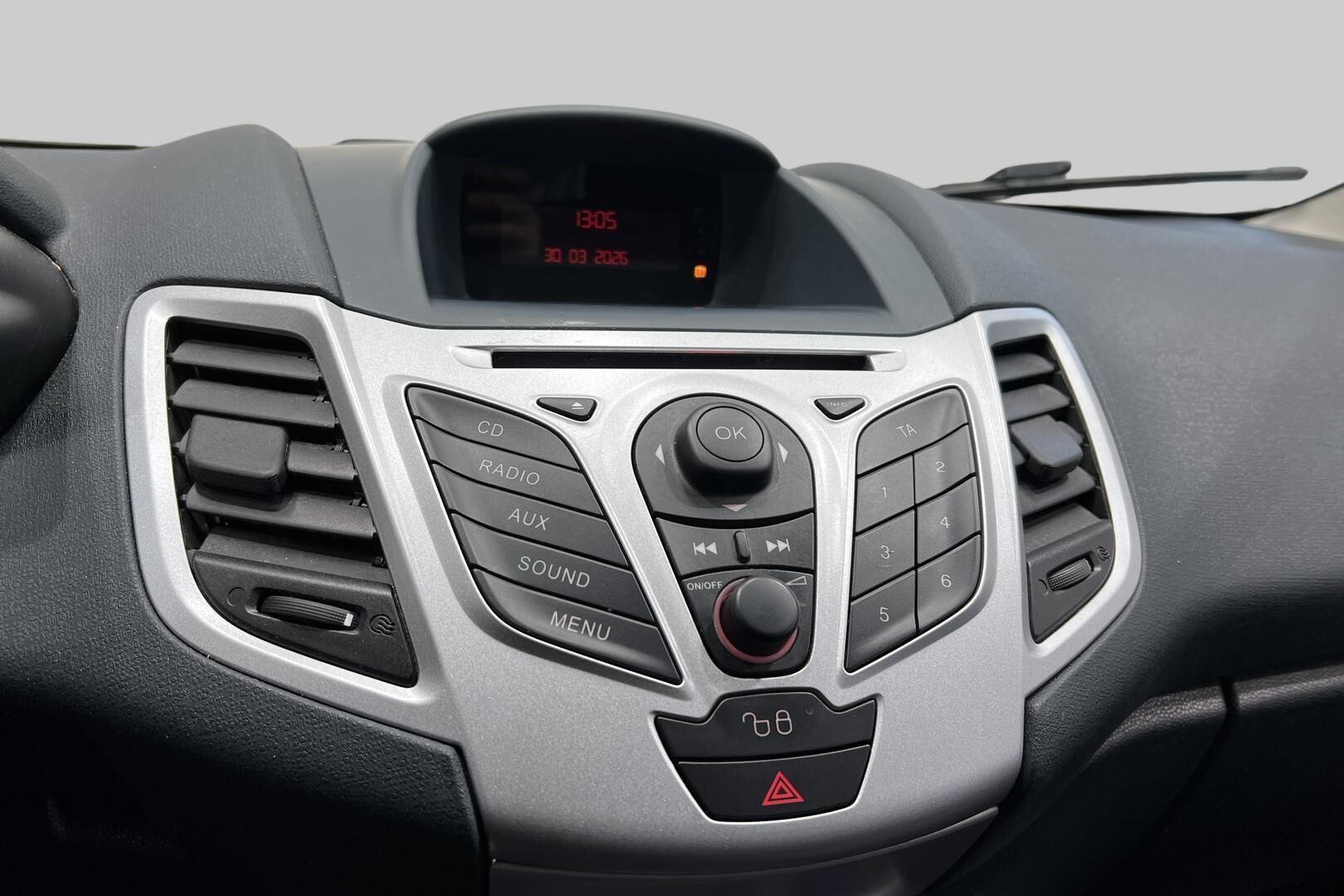 Ford Fiesta iso kuva 15