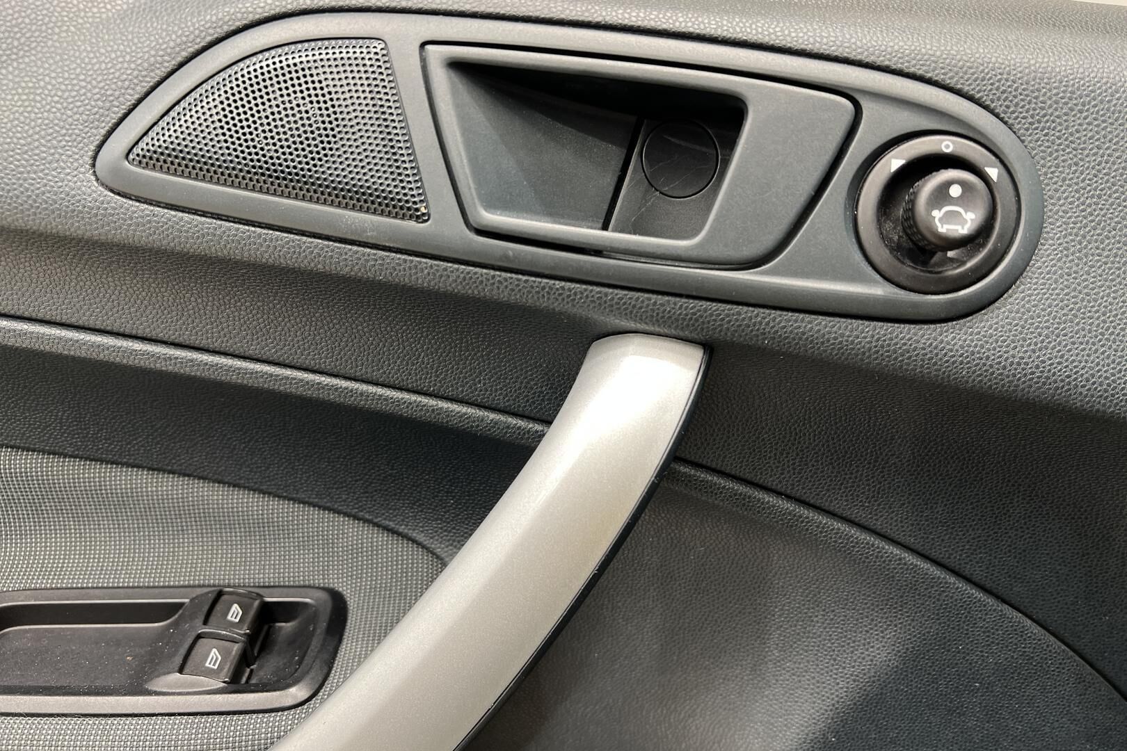 Ford Fiesta iso kuva 21