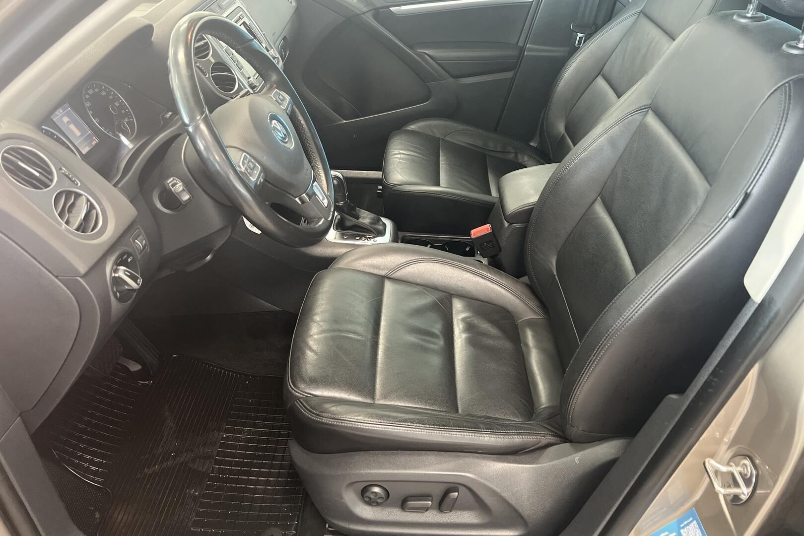 Volkswagen Tiguan iso kuva 9