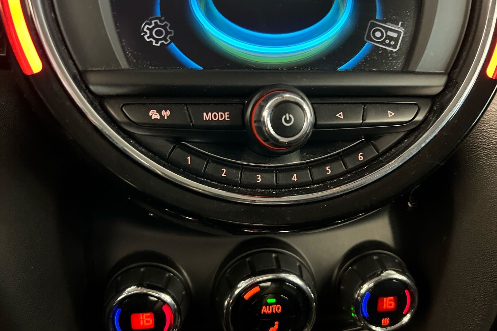 MINI Hatchback iso kuva 13