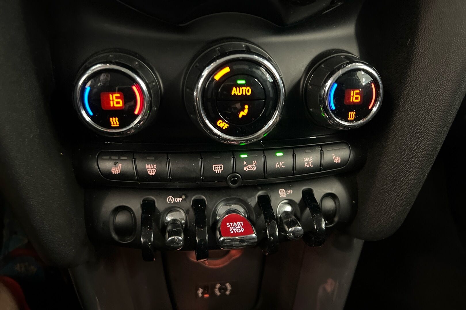 MINI Hatchback iso kuva 14