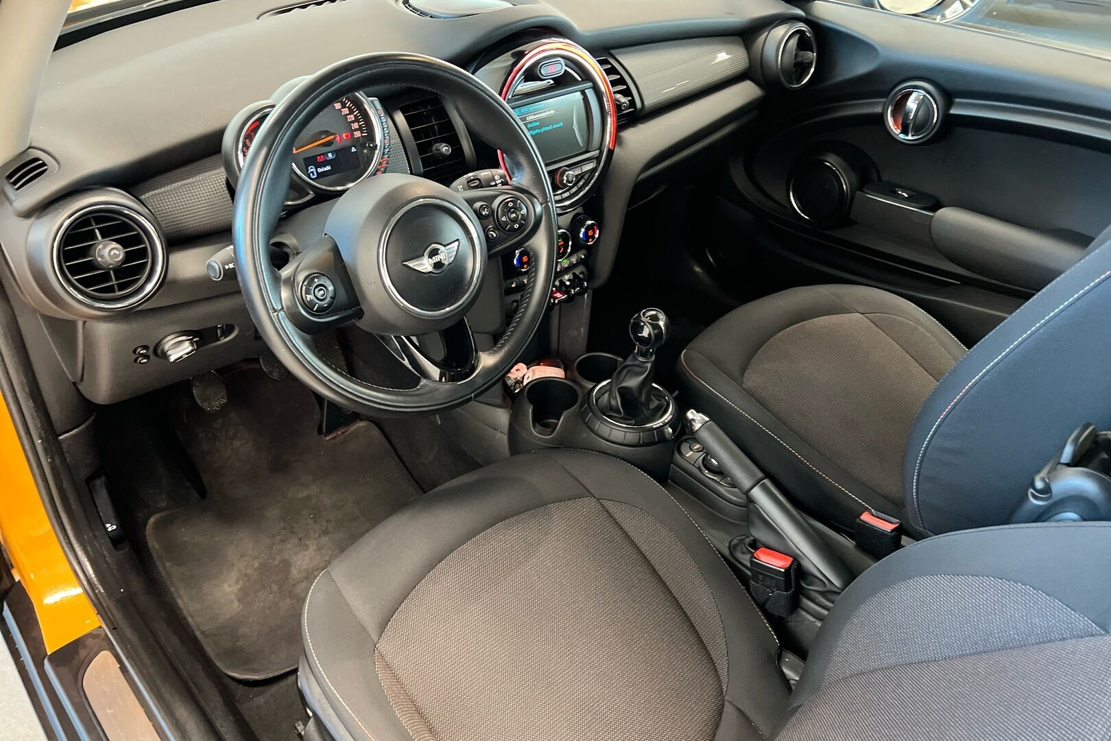 MINI Hatchback iso kuva 6