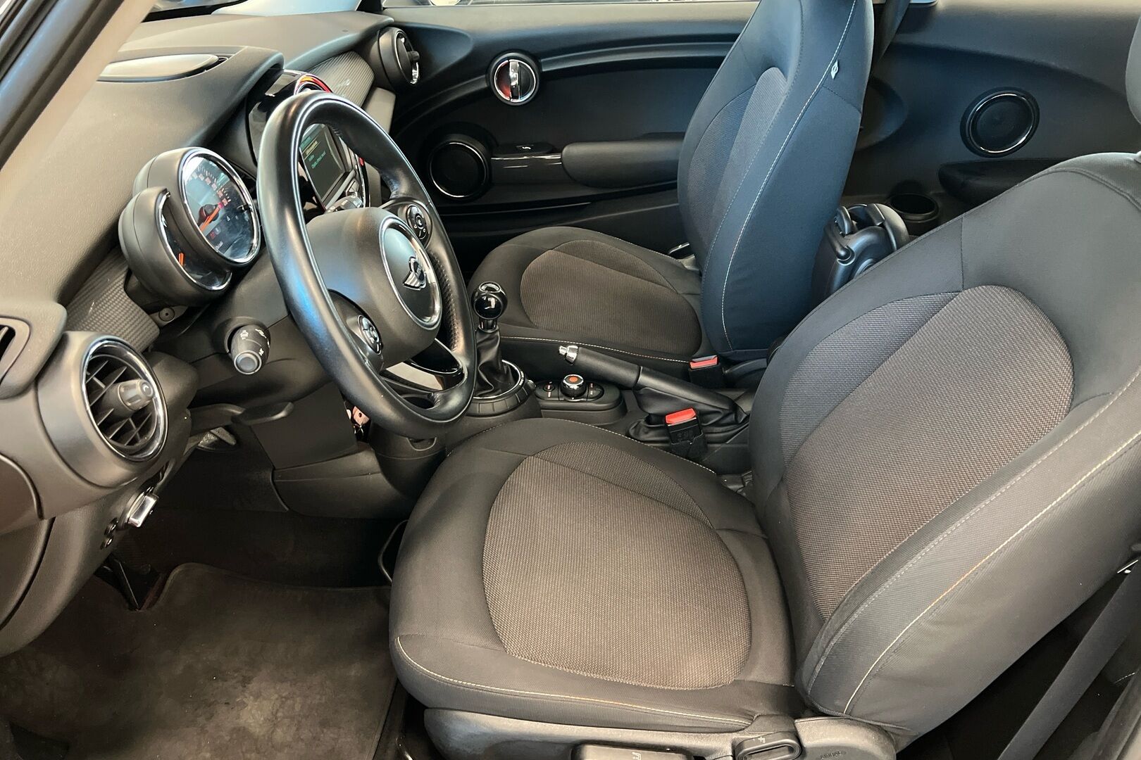 MINI Hatchback iso kuva 7