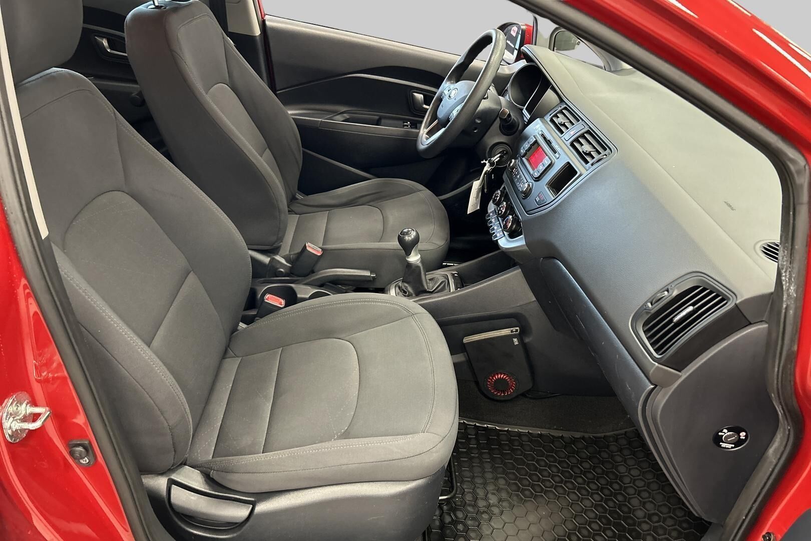 Kia Rio iso kuva 24