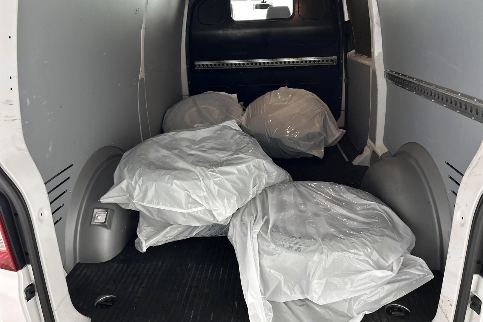 Volkswagen Transporter iso kuva 16