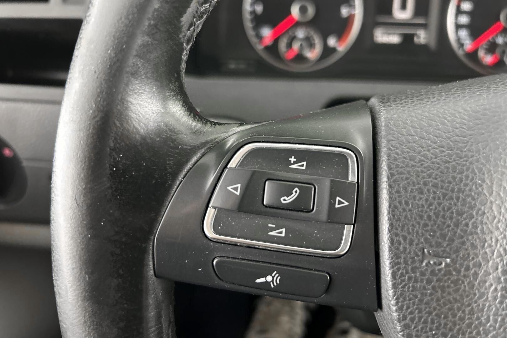 Volkswagen Transporter iso kuva 18