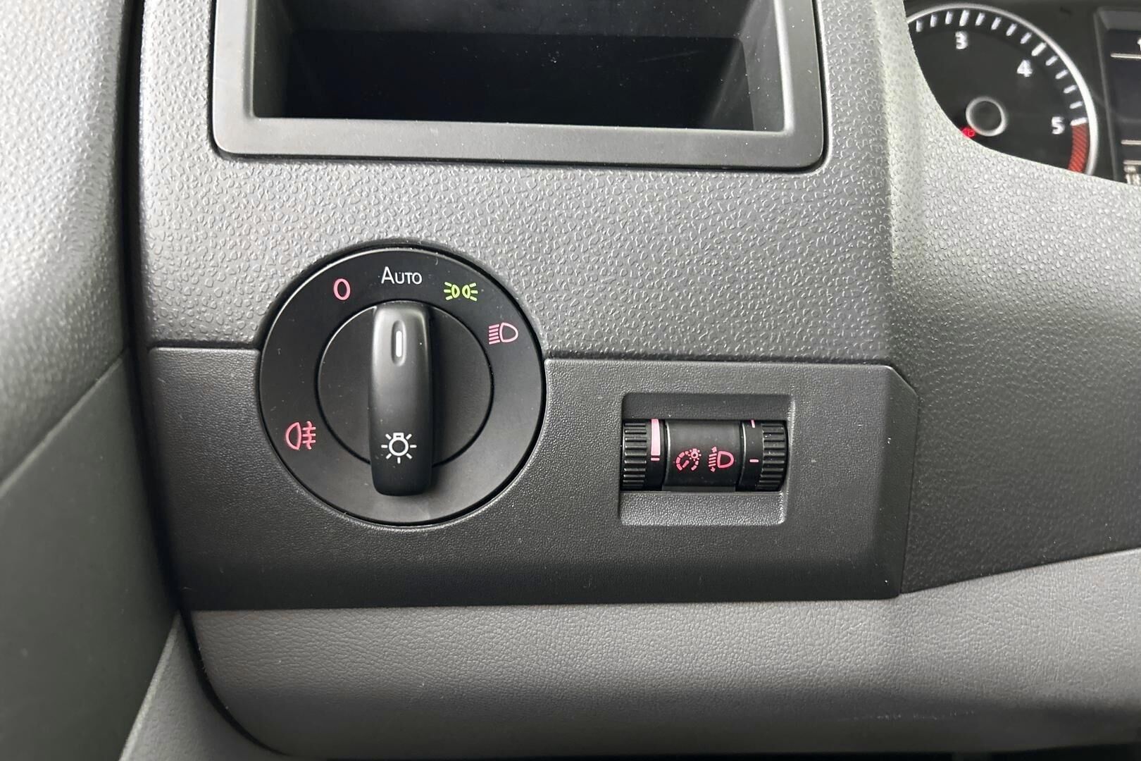 Volkswagen Transporter iso kuva 19