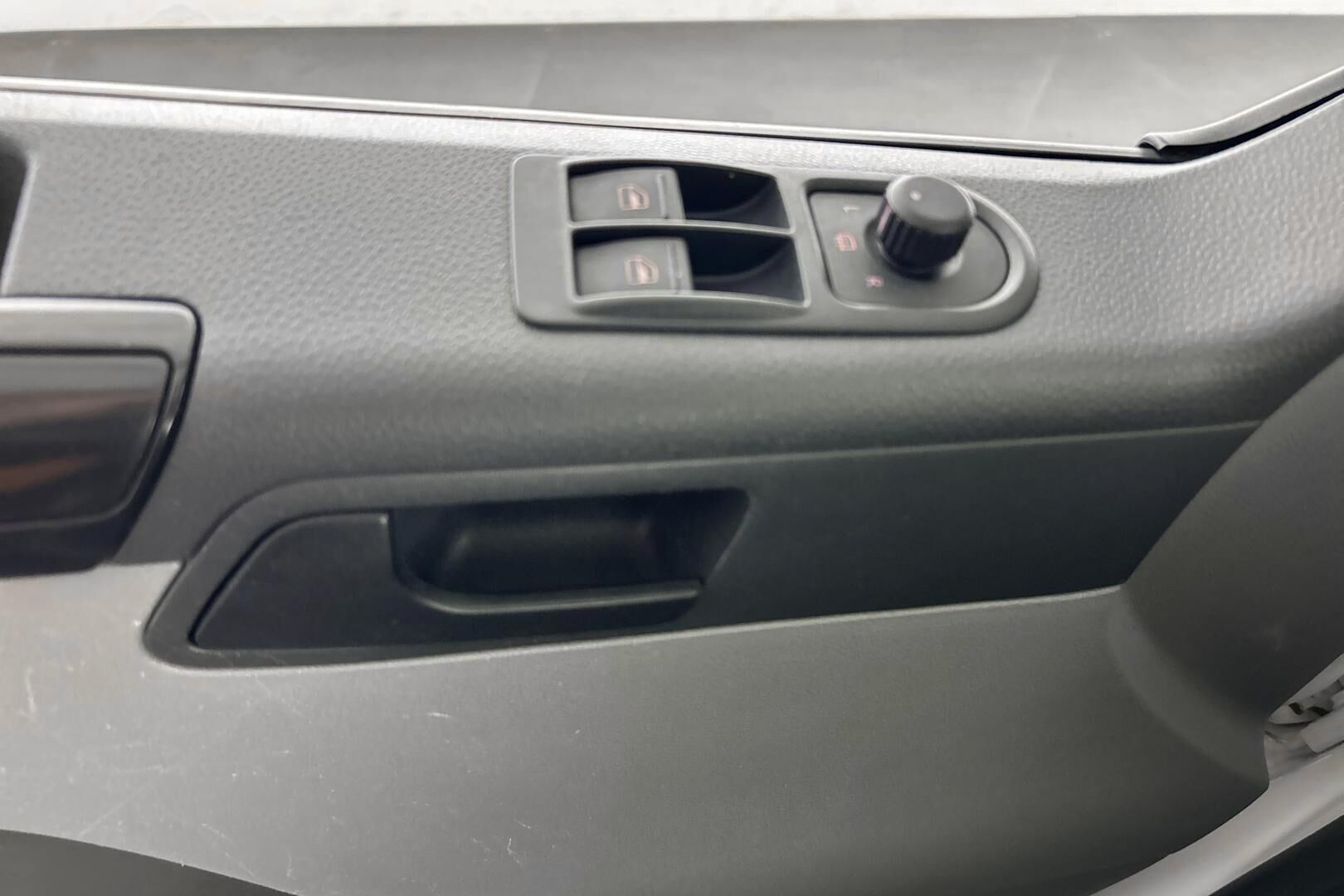 Volkswagen Transporter iso kuva 6