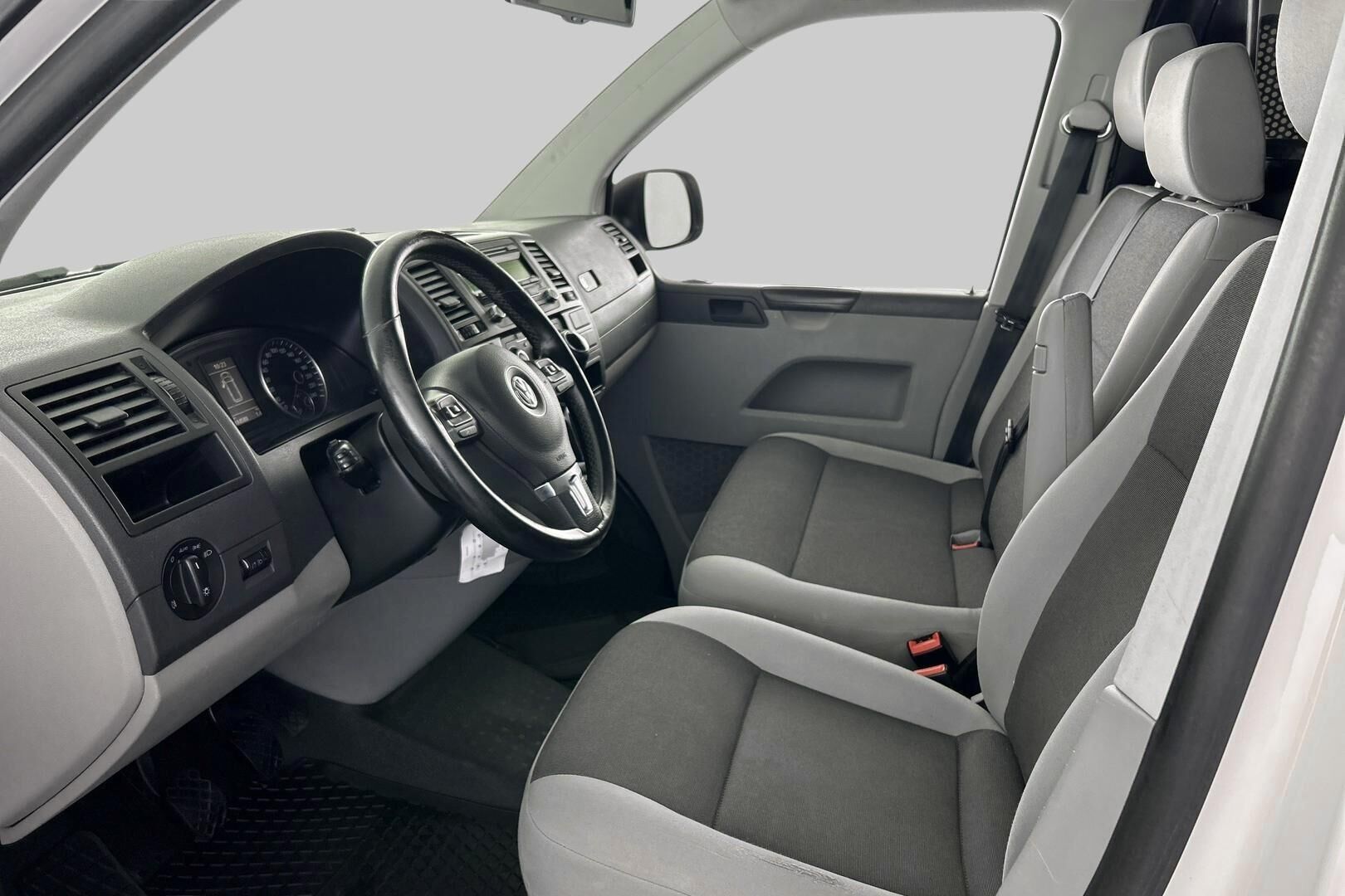 Volkswagen Transporter iso kuva 13