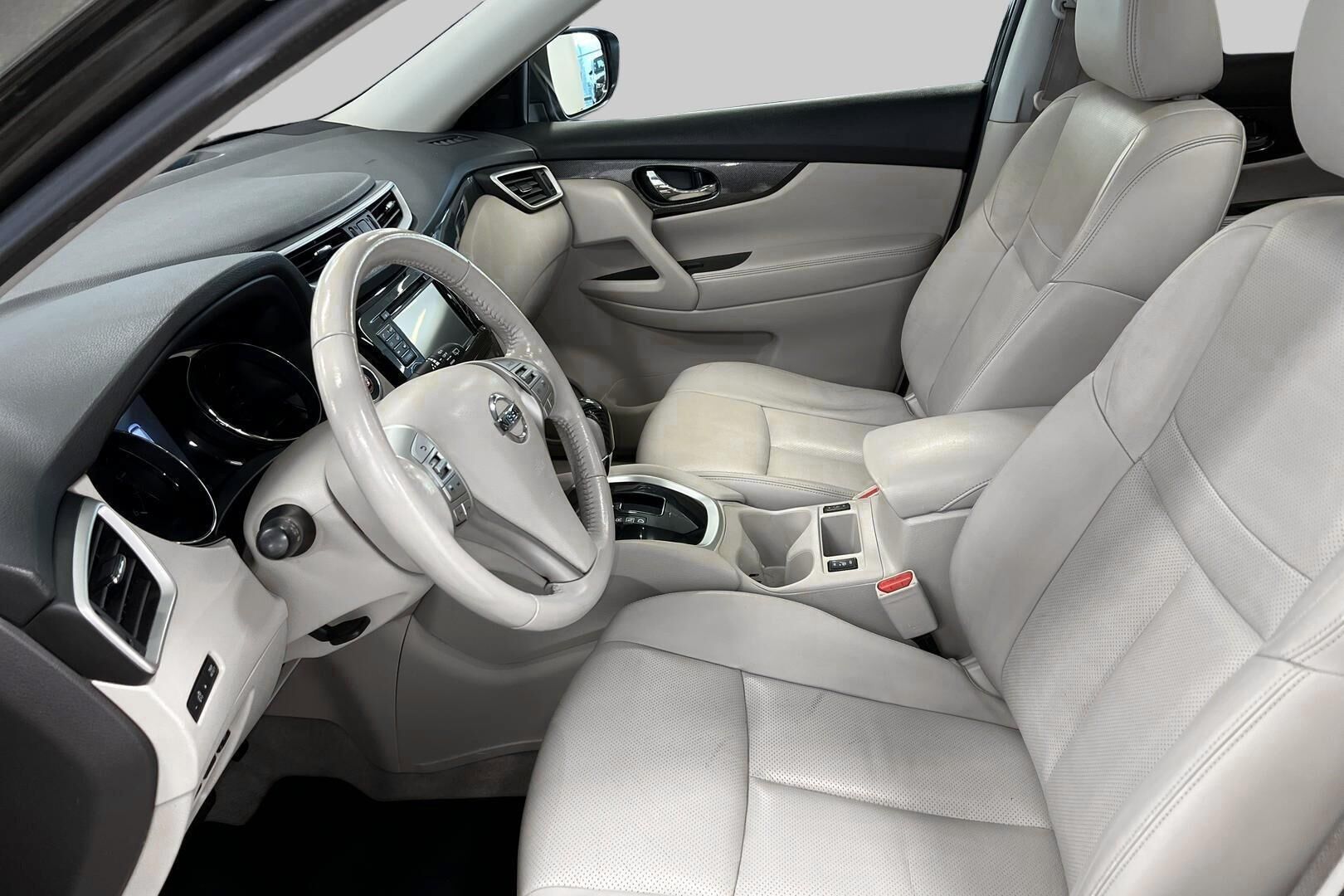 Nissan X-Trail iso kuva 8