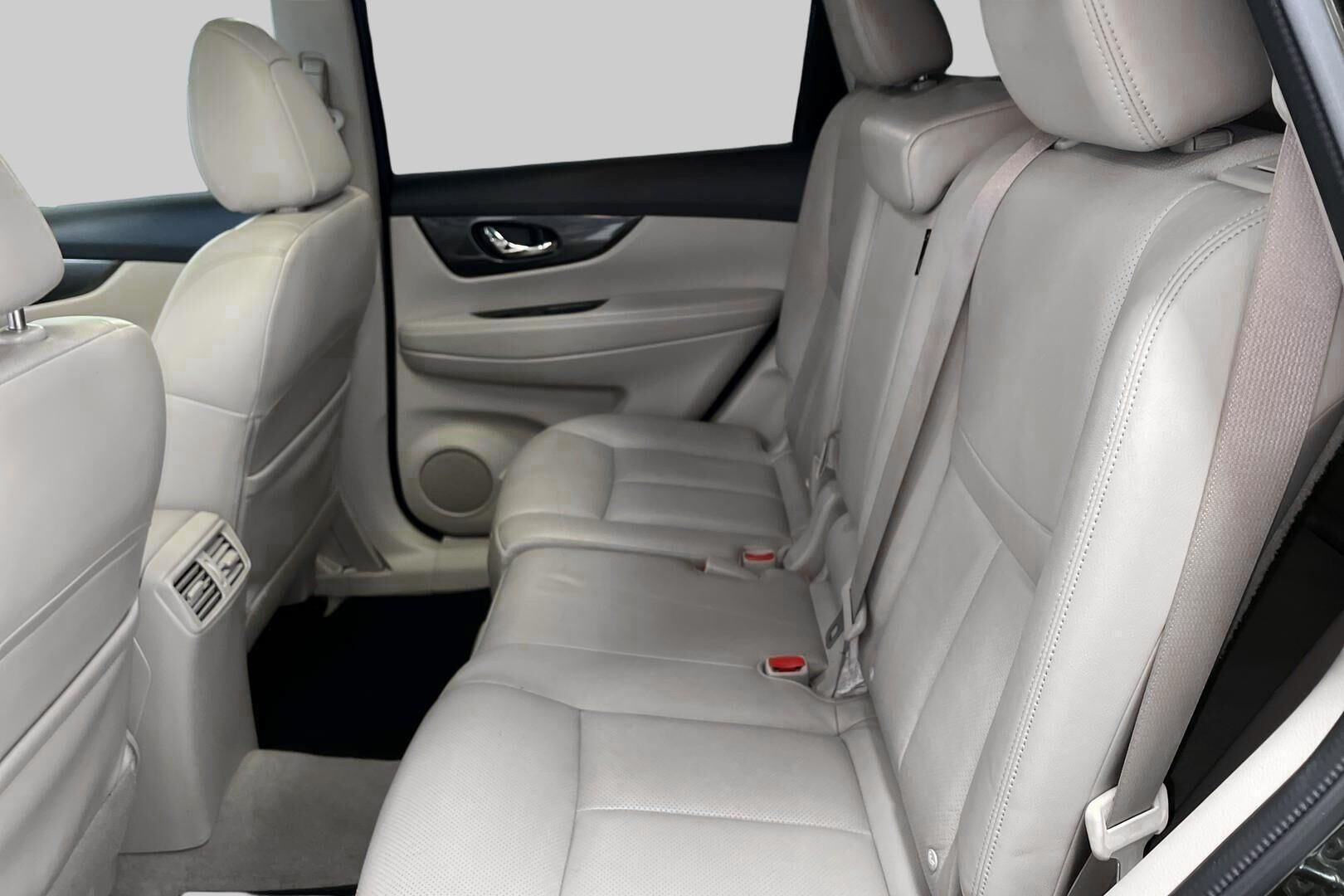 Nissan X-Trail iso kuva 9
