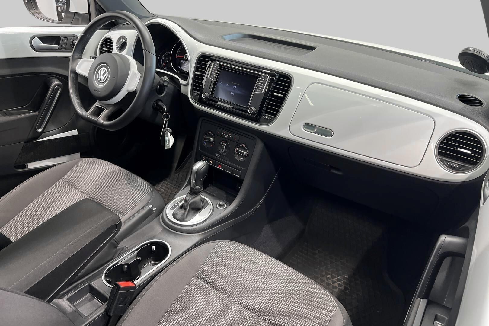 Volkswagen Beetle iso kuva 26