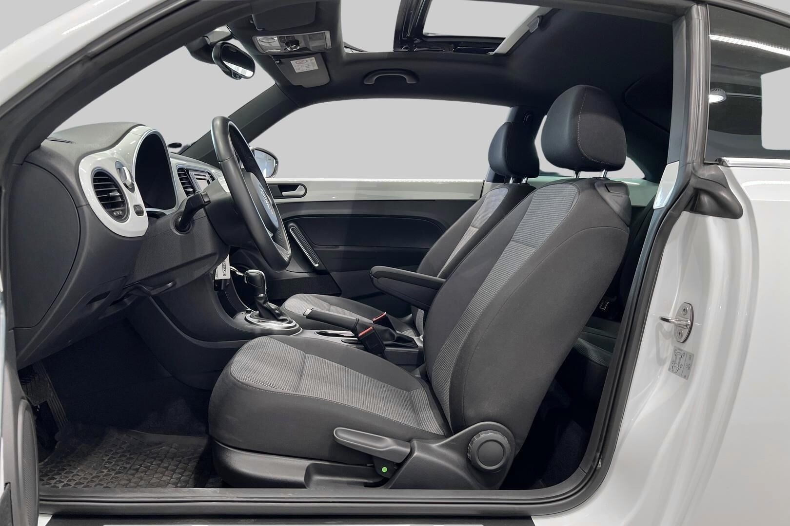 Volkswagen Beetle iso kuva 9