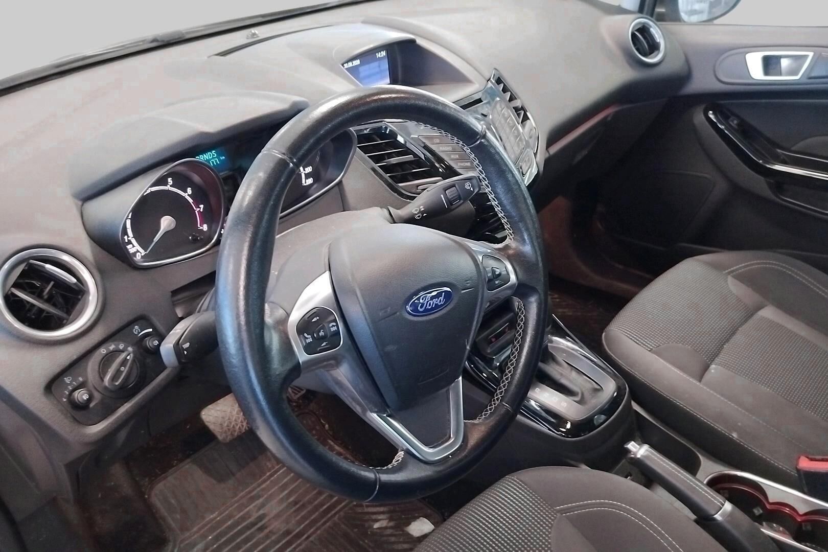 Ford Fiesta iso kuva 2