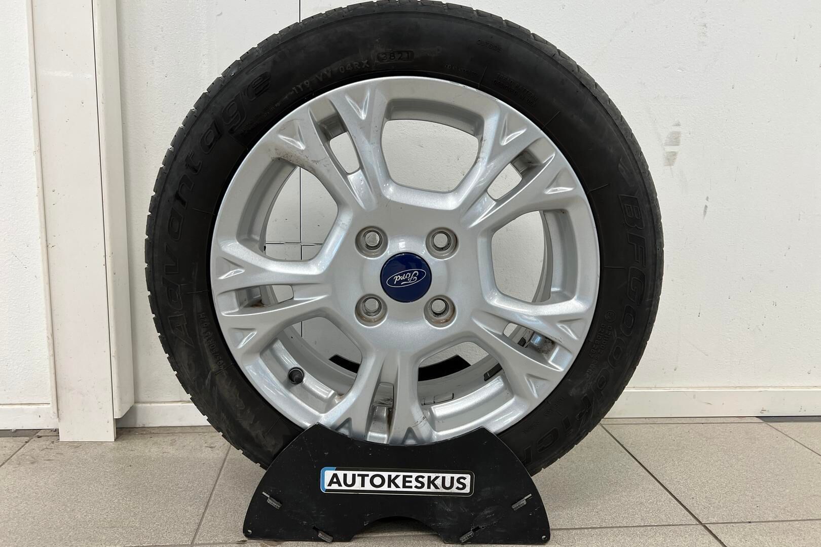 Ford Fiesta iso kuva 21