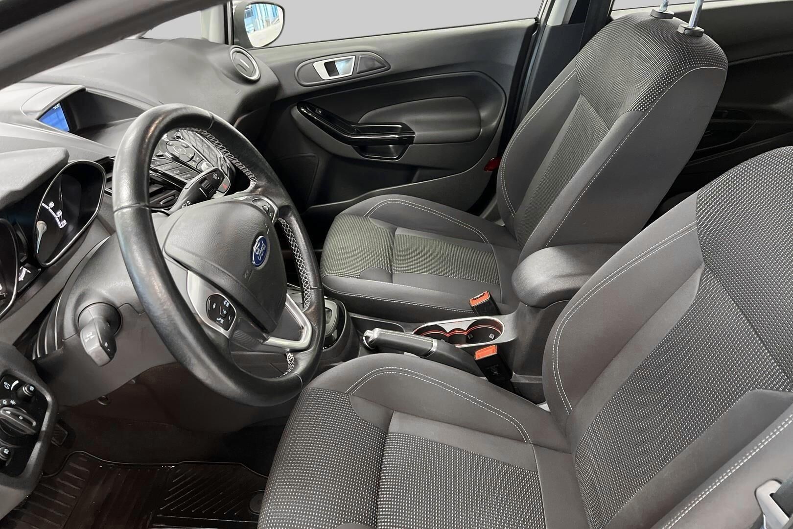 Ford Fiesta iso kuva 9