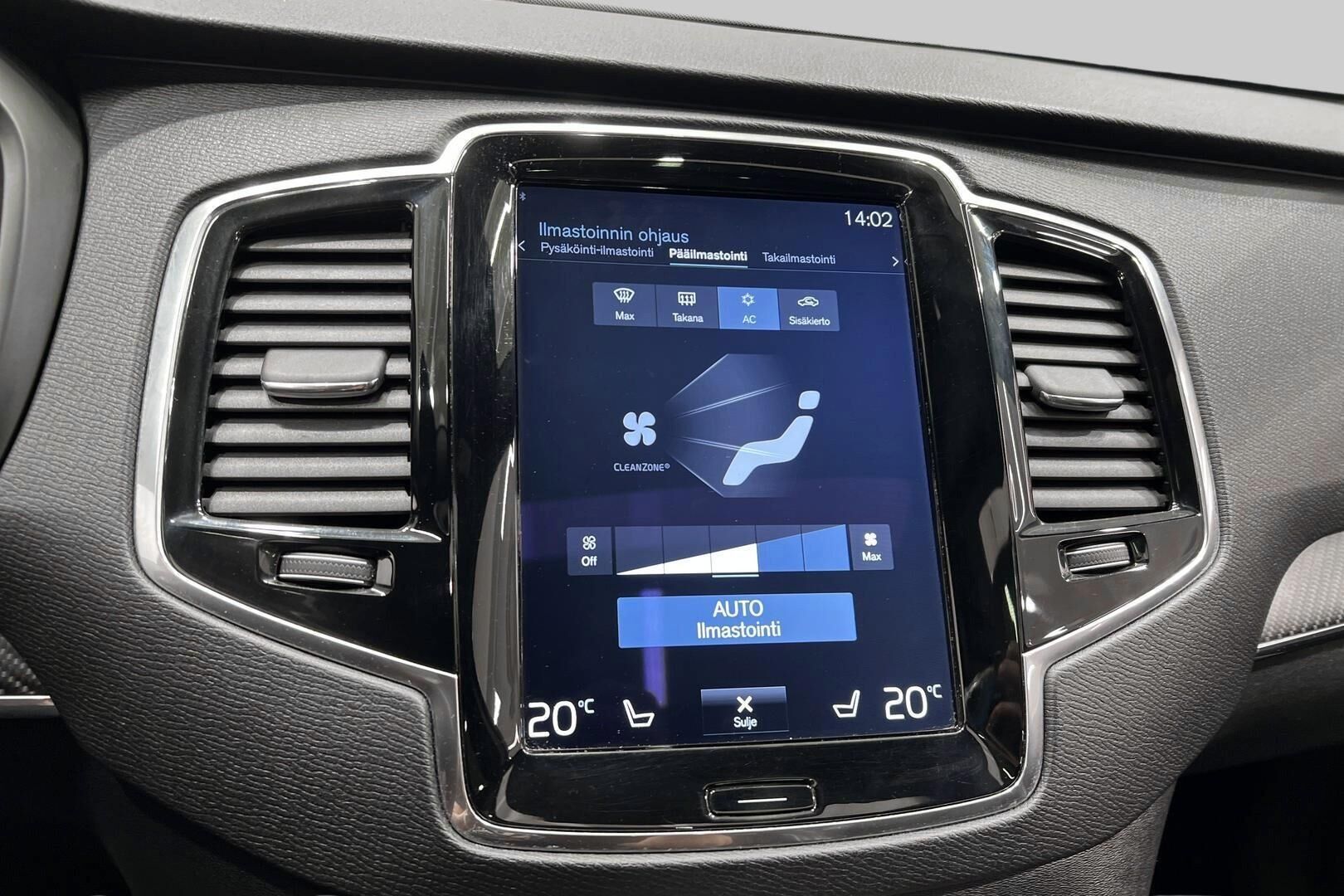 Volvo XC90 iso kuva 11