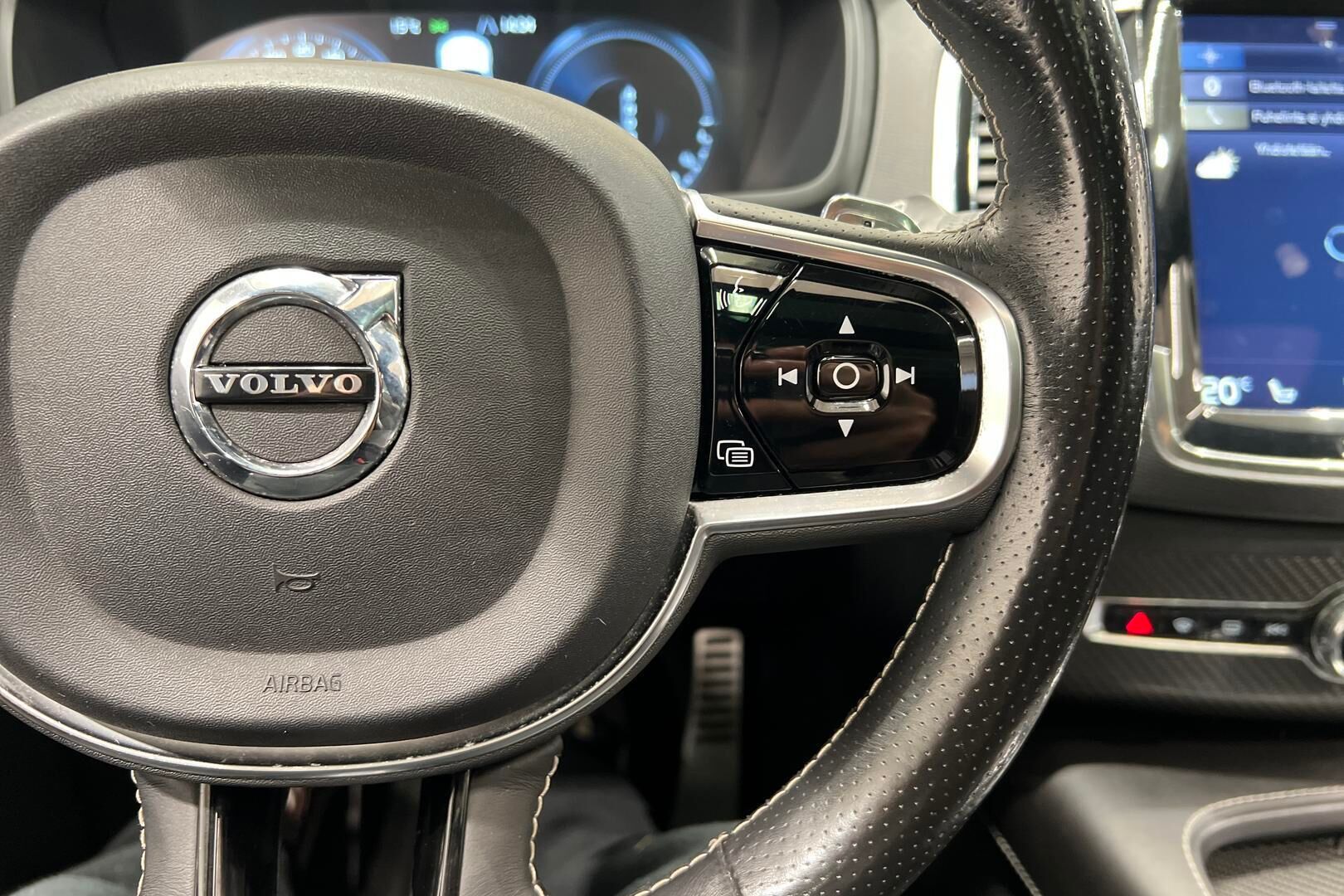 Volvo XC90 iso kuva 15