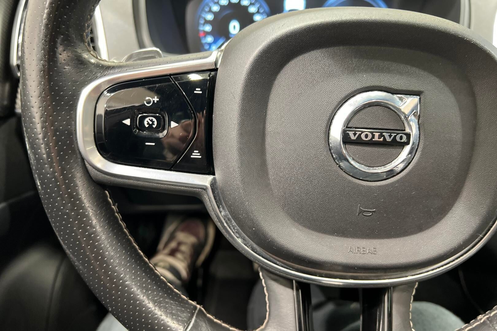 Volvo XC90 iso kuva 16