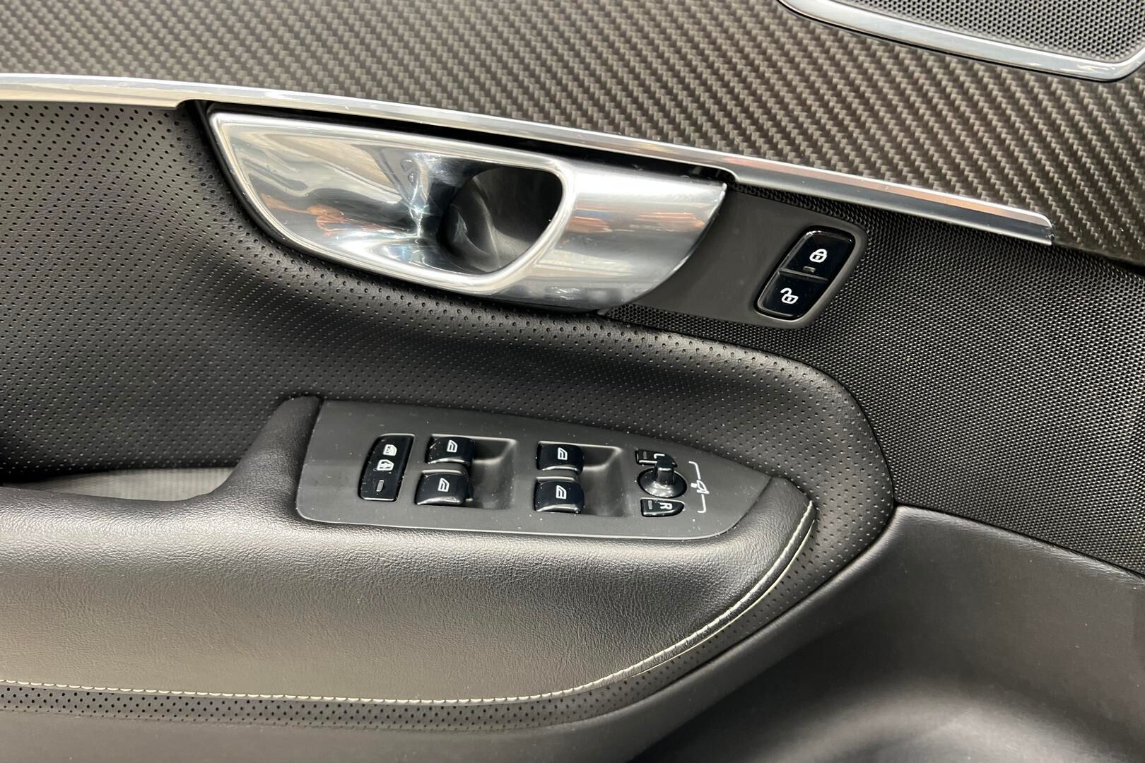 Volvo XC90 iso kuva 19