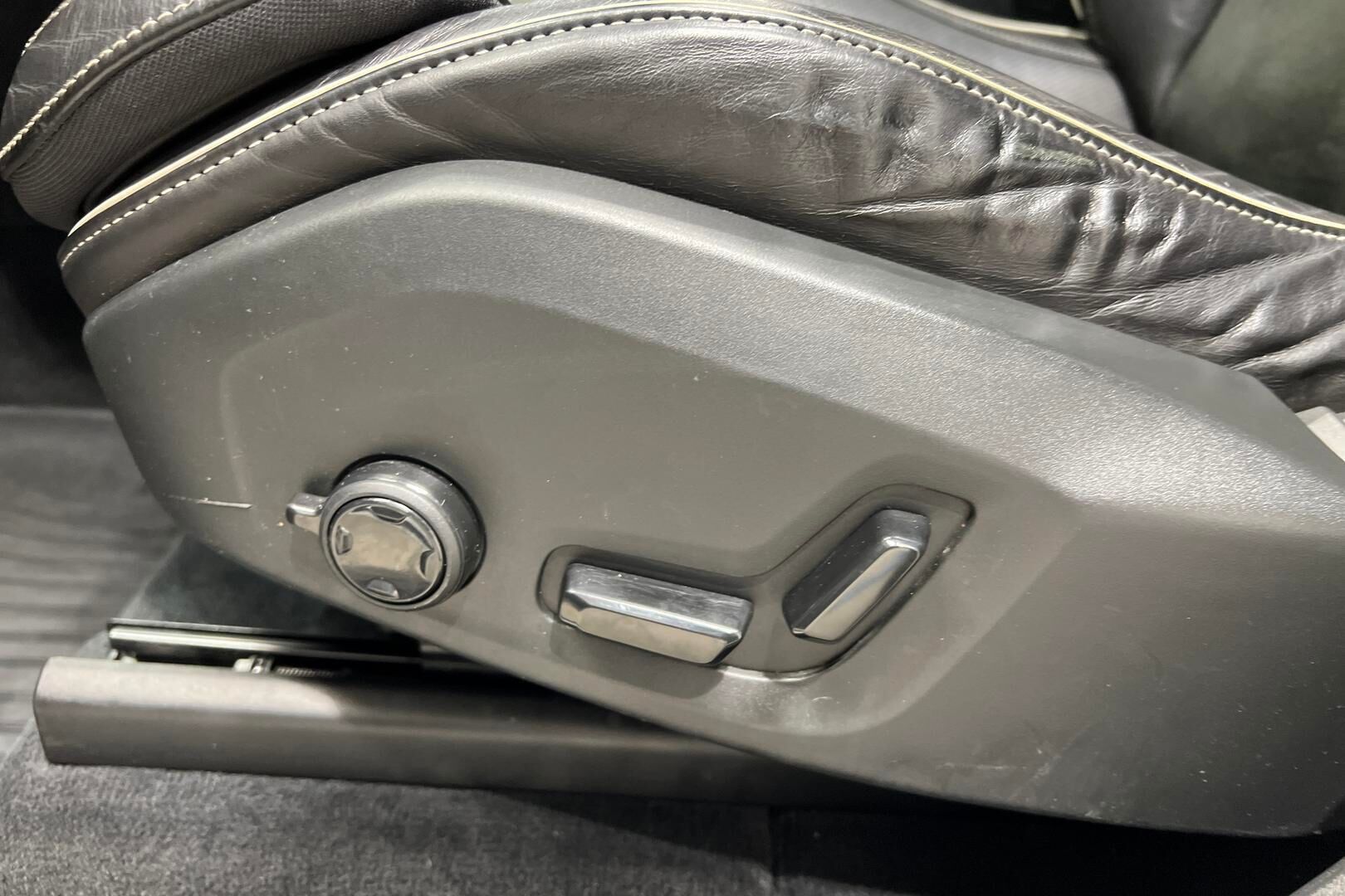 Volvo XC90 iso kuva 35