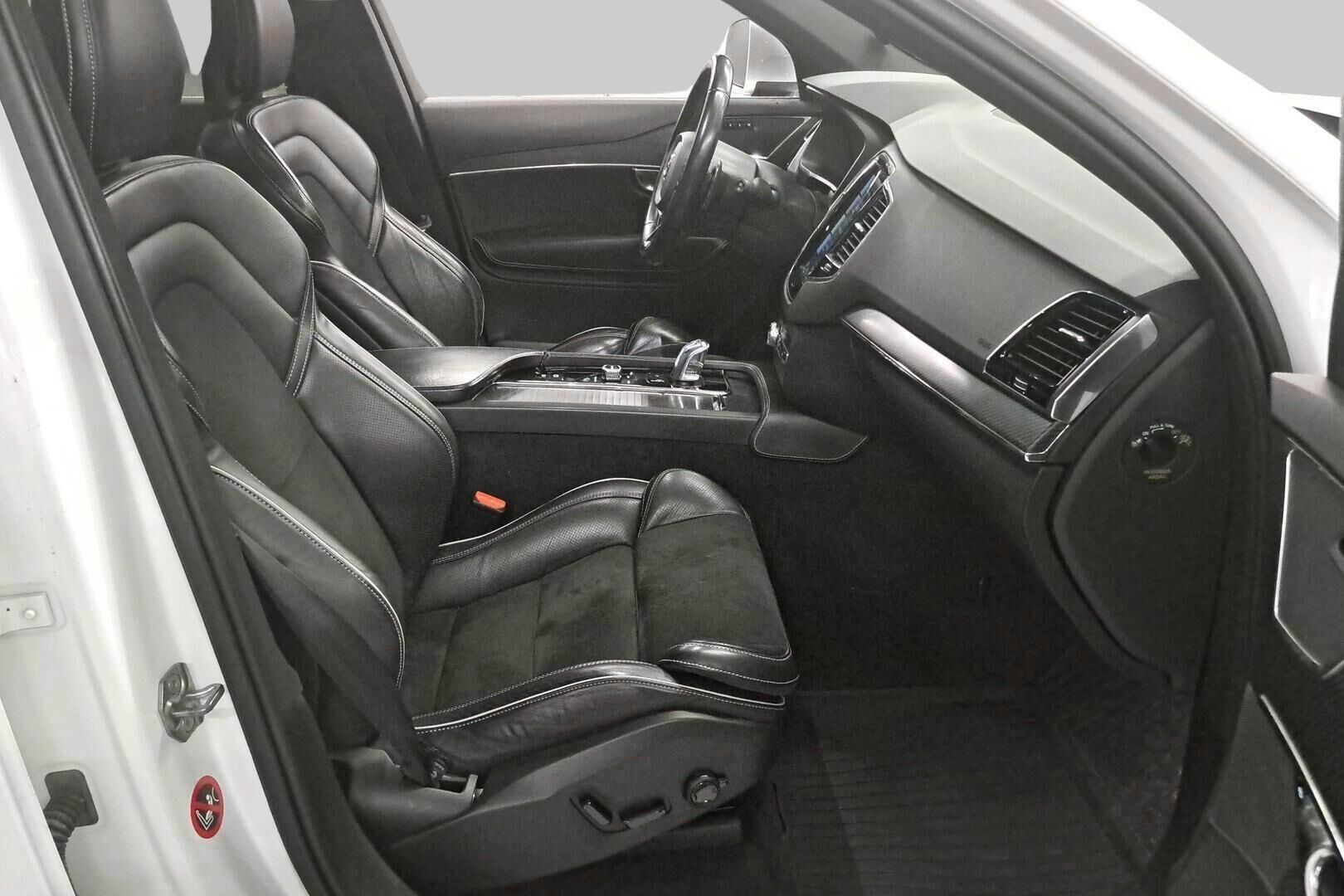 Volvo XC90 iso kuva 4