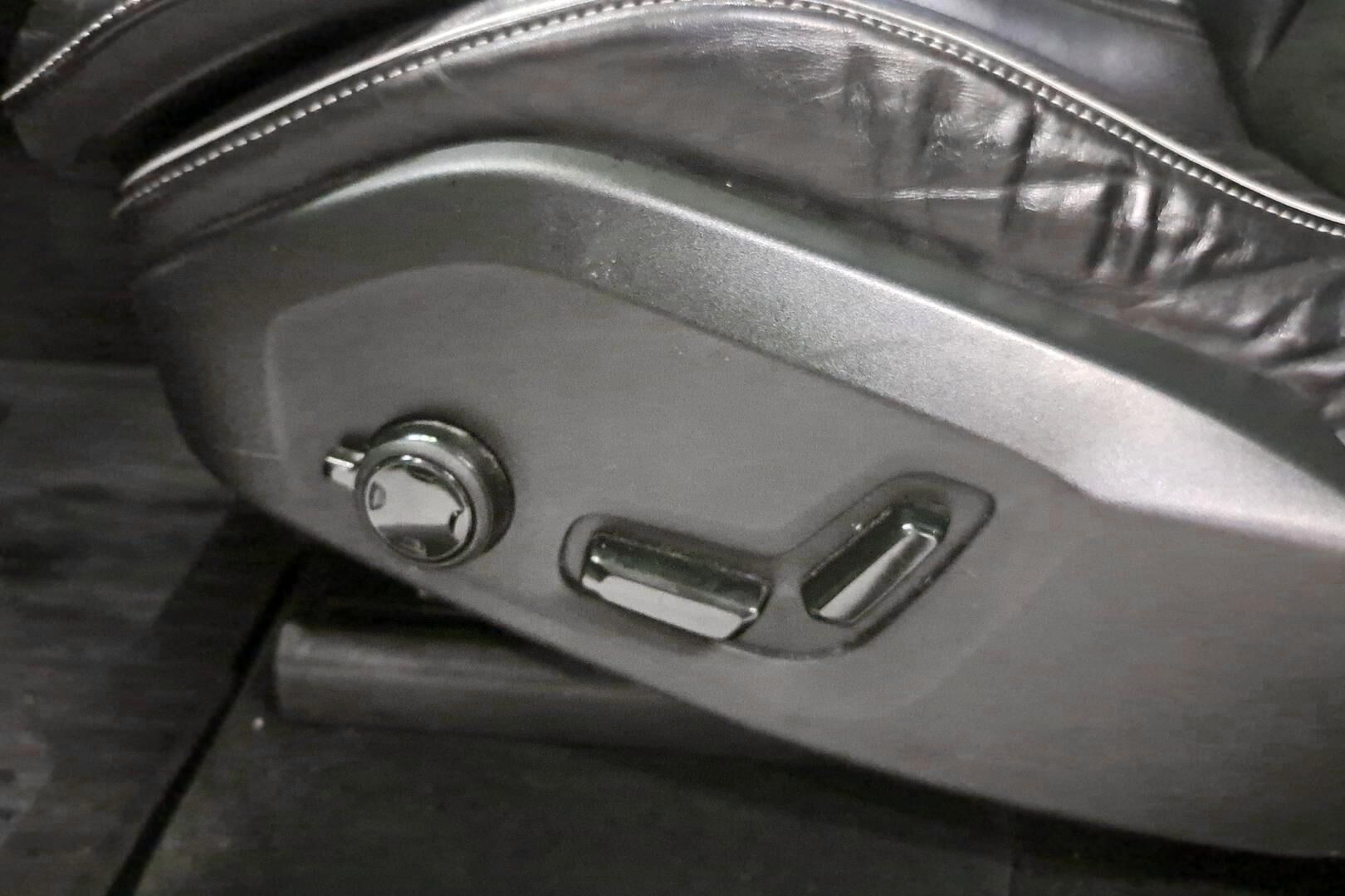 Volvo XC90 iso kuva 6