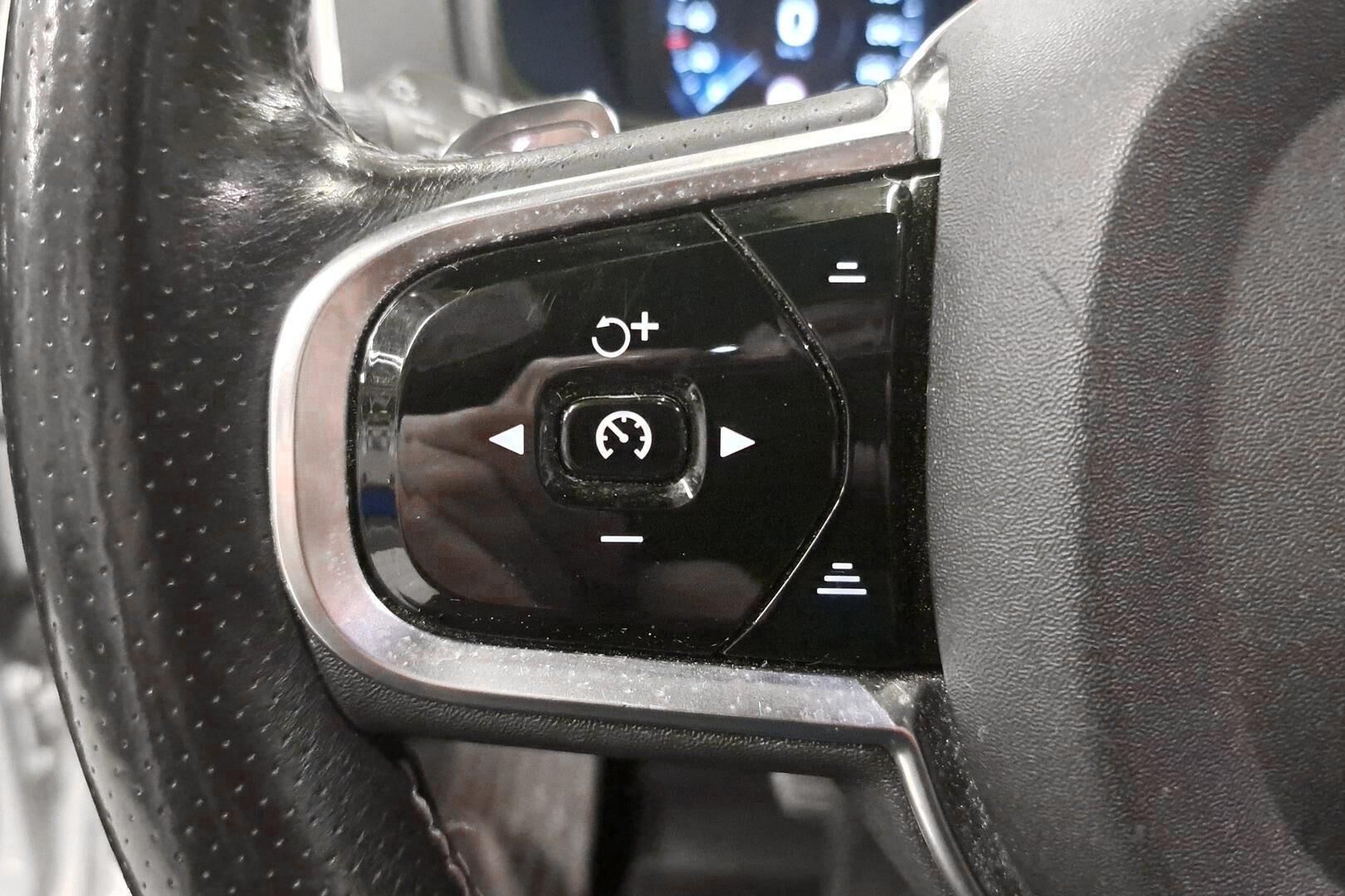 Volvo XC90 iso kuva 7