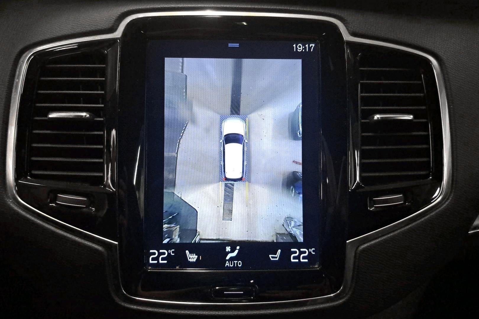 Volvo XC90 iso kuva 8