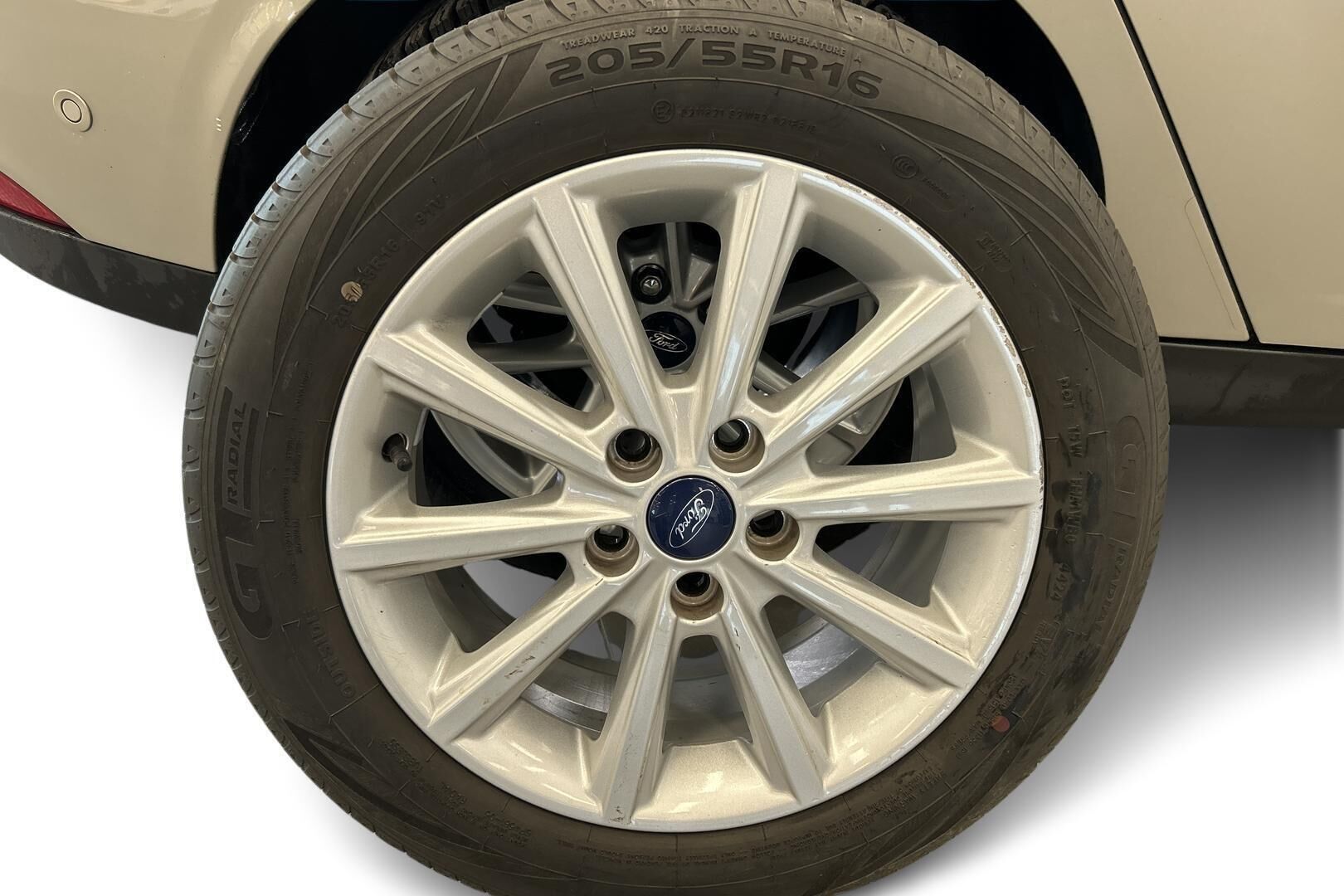 Ford Focus iso kuva 13