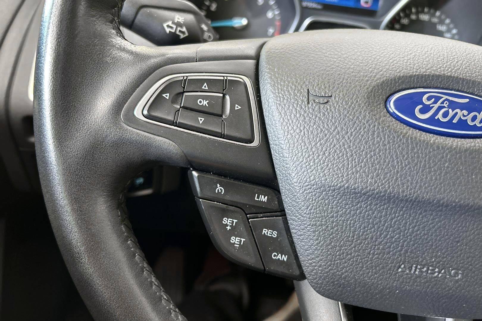 Ford Focus iso kuva 20