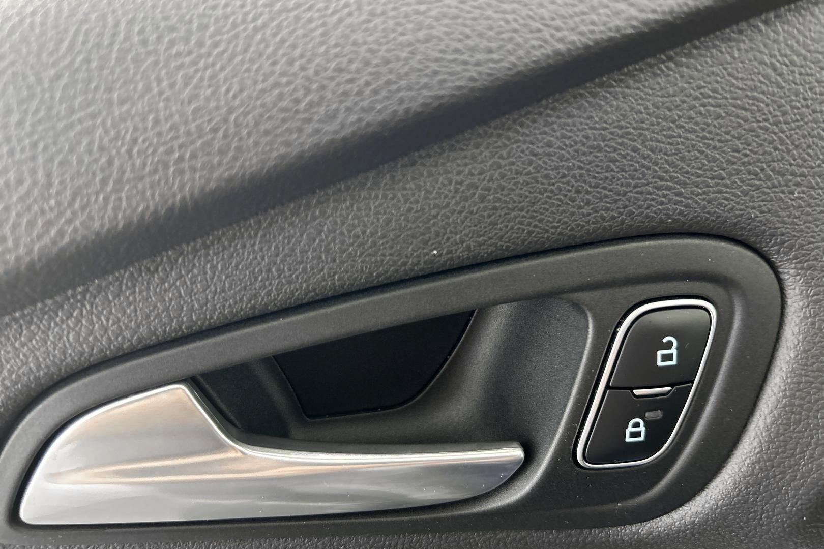 Ford Focus iso kuva 23