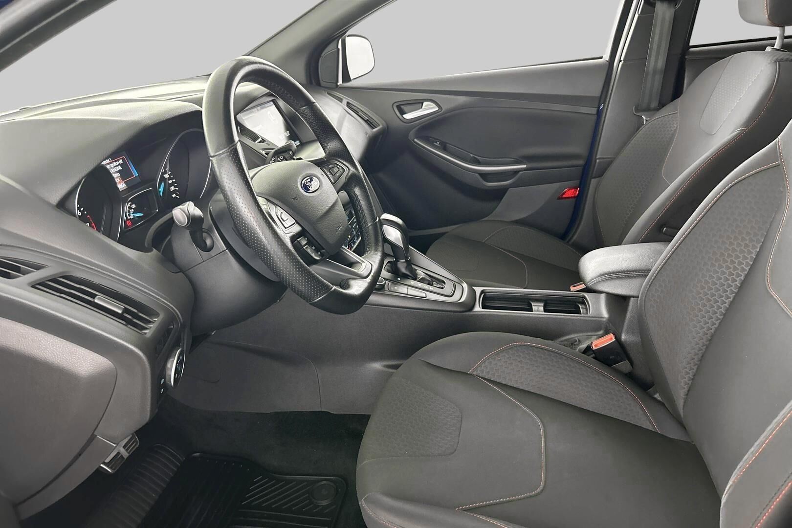 Ford Focus iso kuva 8