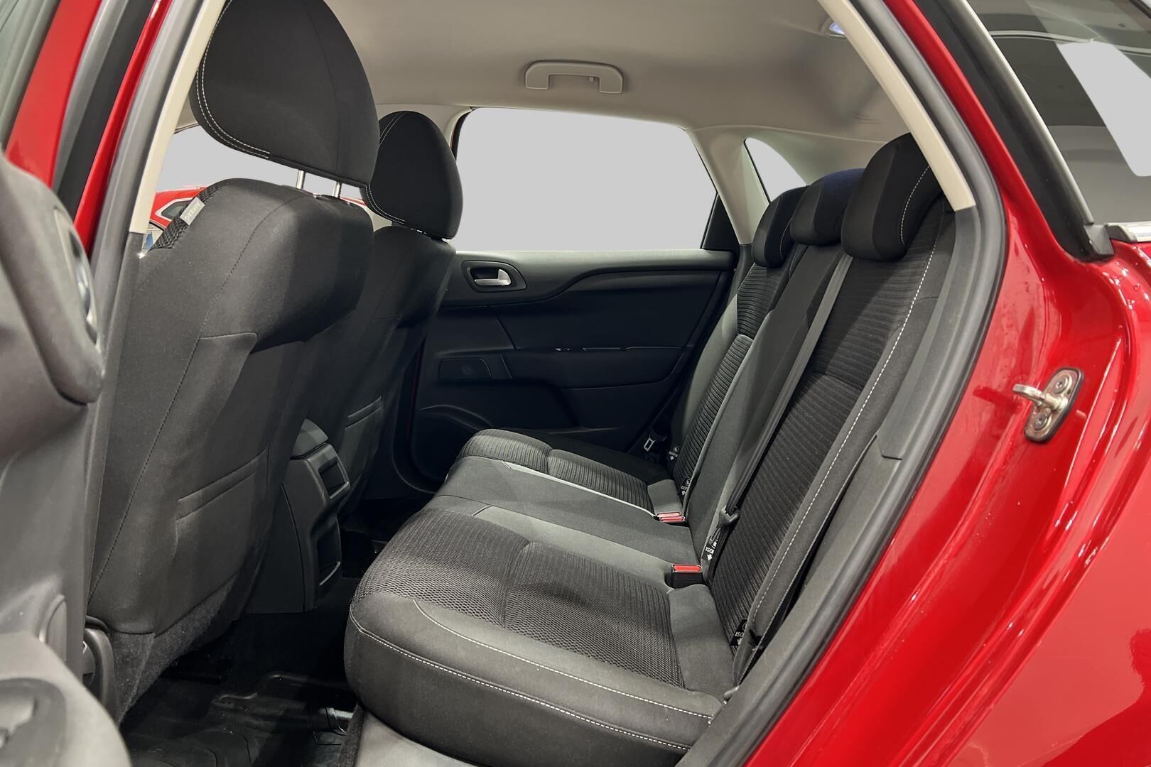 Citroen C4 iso kuva 33