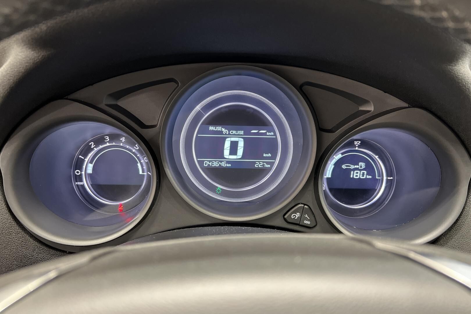 Citroen C4 iso kuva 12