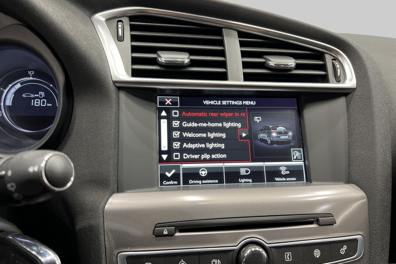 Citroen C4 iso kuva 15