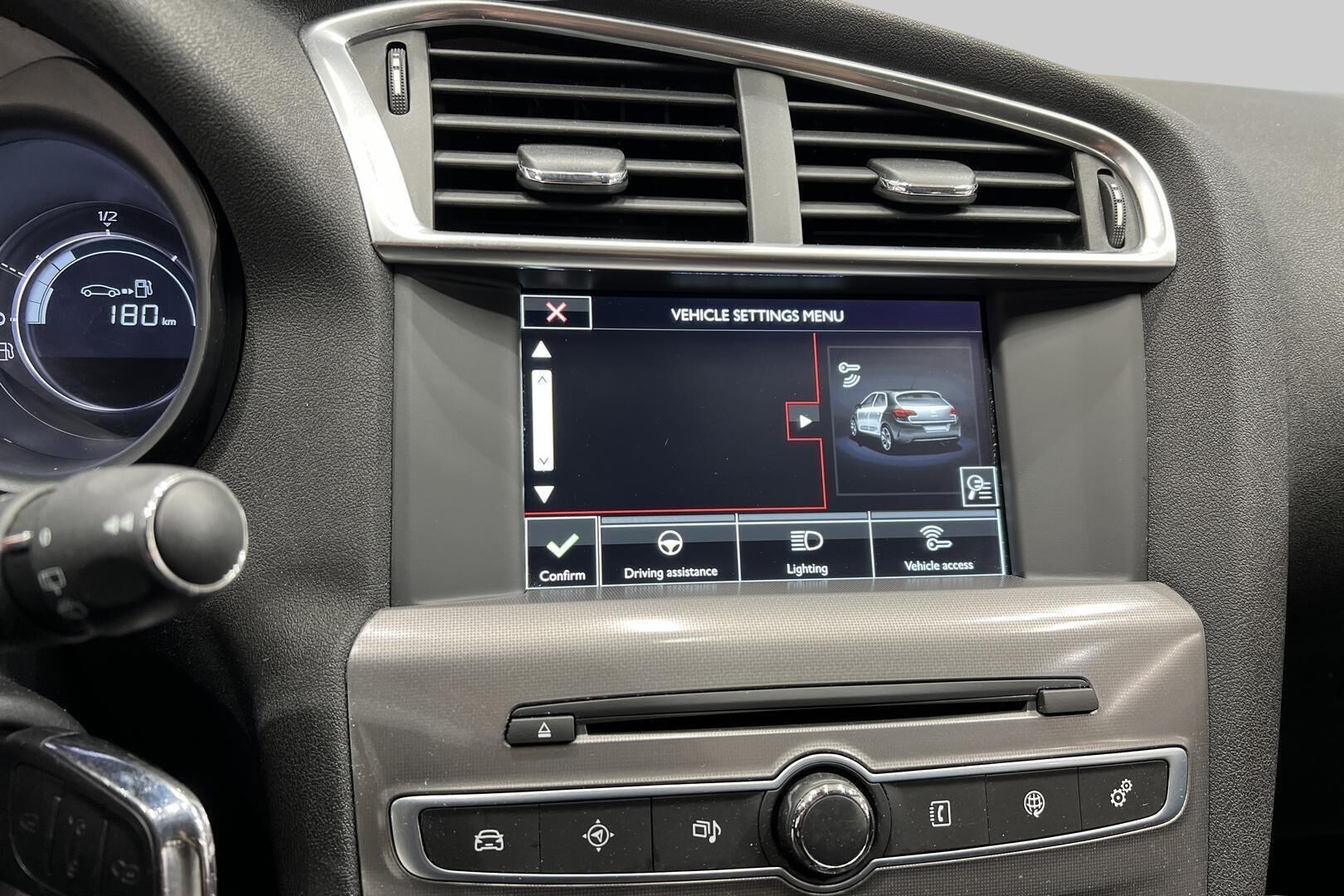 Citroen C4 iso kuva 17