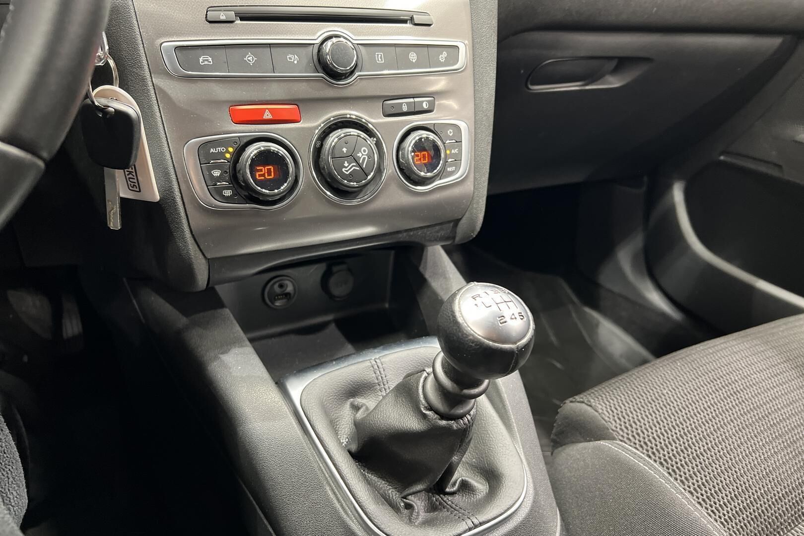 Citroen C4 iso kuva 21