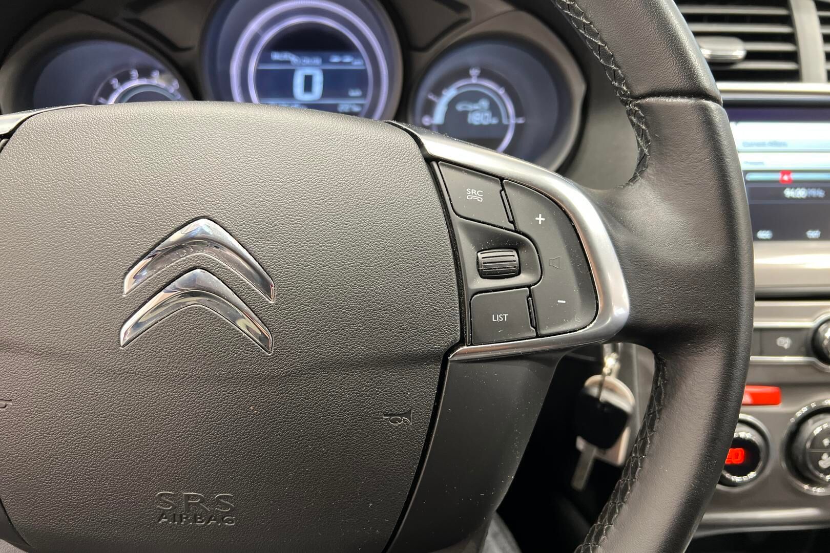 Citroen C4 iso kuva 23